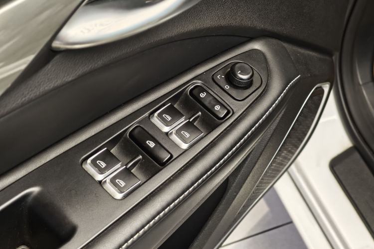 Used Geely Auto Emgrand 2019 Leading Edition 1.5L CVT Luxury Model China VI Standard Interior 8
