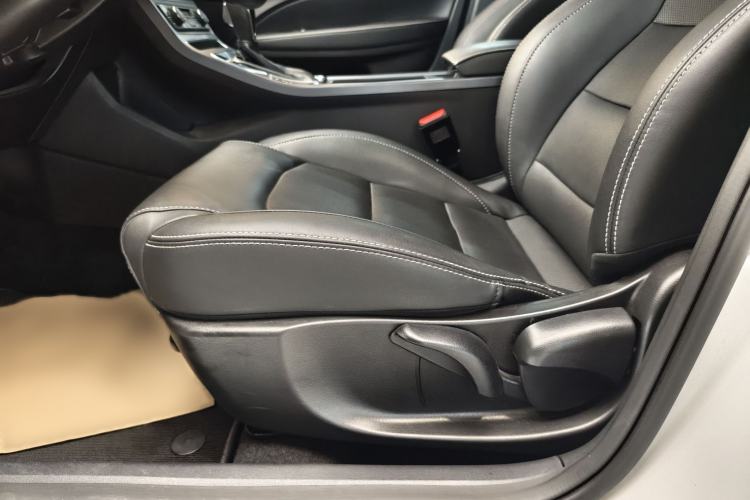 Used Geely Auto Emgrand 2019 Leading Edition 1.5L CVT Luxury Model China VI Standard Interior 9