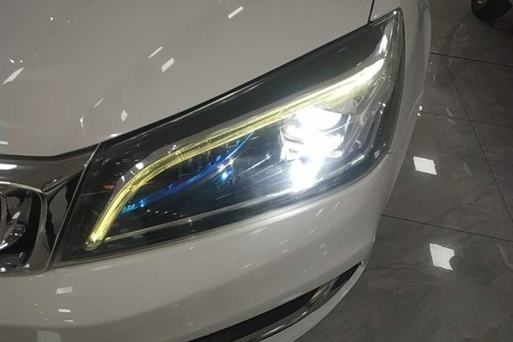 Used Geely Auto Emgrand 2019 Leading Edition 1.5L CVT Upward-Connected Model China VI Standard Left Front Headlight