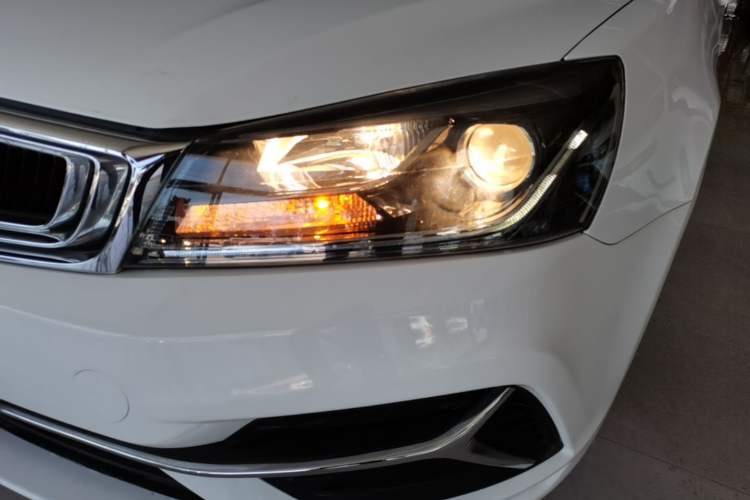 Used Geely Auto Emgrand 2019 Leading Edition 1.5L Manual Luxury Model China VI Standard Left Front Headlight