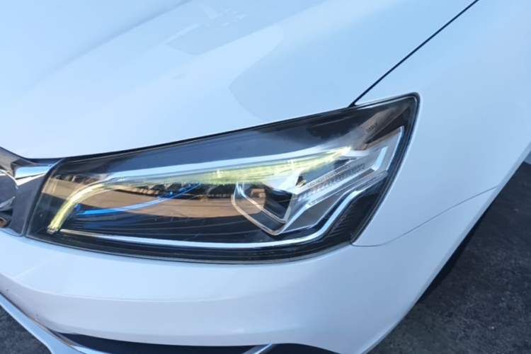 Used Geely Auto Emgrand 2019 Leading Edition 1.5L Manual Upward Asian Games Edition China VI Left Front Headlight