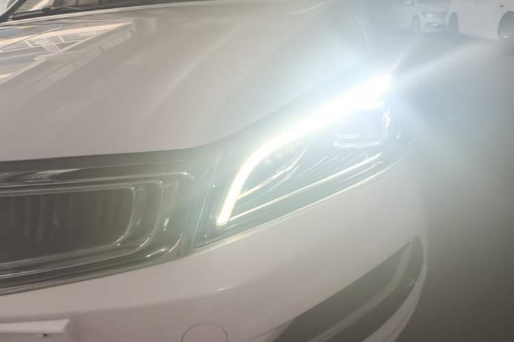 Used Geely Auto Emgrand 2019 Leading Edition 1.5L CVT Upward Asian Games Edition China VI Left Front Headlight