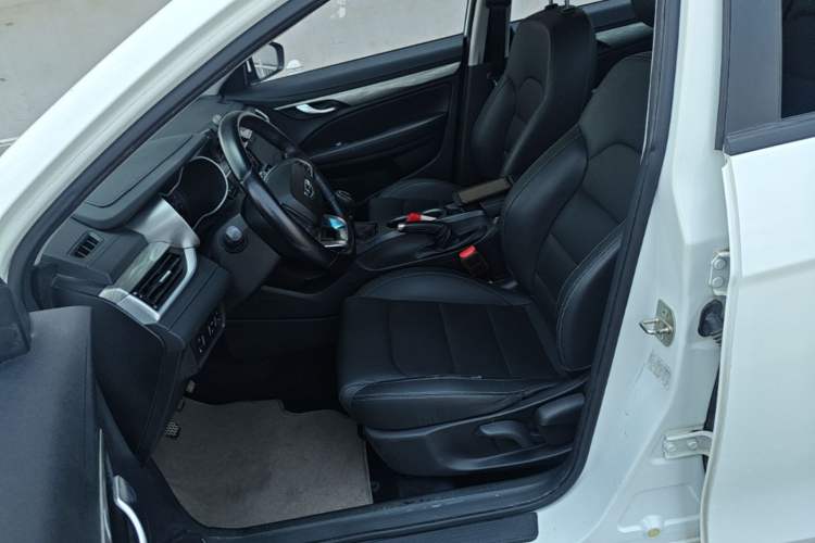 Used Geely Auto Emgrand 2019 Leading Edition 1.5L Manual Luxury Model China VI Standard Left Front Seat