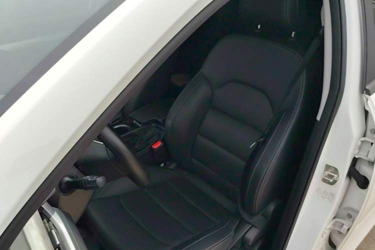 Used Geely Auto Emgrand 2019 Leading Edition 1.5L Manual Luxury Model China VI Standard Left Front Seat