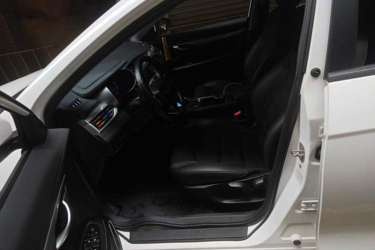 Used Geely Auto Emgrand 2019 Leading Edition 1.5L CVT Luxury Model China VI Standard Left Front Seat
