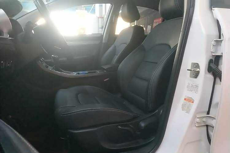 Used Geely Auto Emgrand 2019 Leading Edition 1.5L CVT Luxury Model China VI Standard Left Front Seat