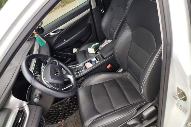 Used Geely Auto Emgrand 2019 Leading Edition 1.5L CVT Upward-Connected Model China VI Standard Left Front Seat