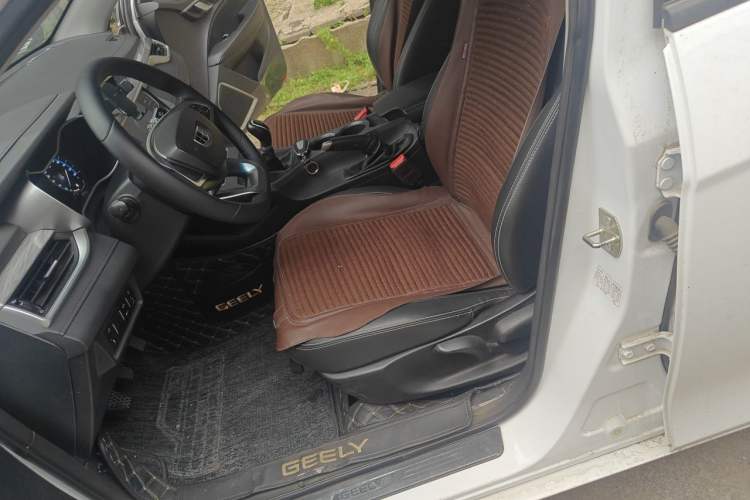 Used Geely Auto Emgrand 2019 Leading Edition 1.5L Manual Luxury Model China VI Standard Left Front Seat