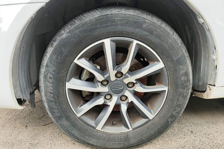 Used Geely Auto Emgrand 2019 Leading Edition 1.5L CVT Luxury Model China VI Standard Left Front Wheel Hub