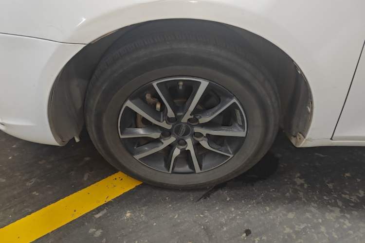 Used Geely Auto Emgrand 2019 Leading Edition 1.5L CVT Luxury Model China VI Standard Left Front Wheel Hub