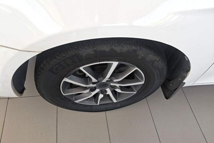 Used Geely Auto Emgrand 2019 Leading Edition 1.5L CVT Luxury Model China VI Standard Left Front Wheel Hub