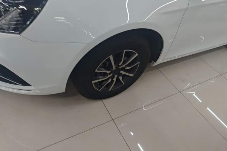 Used Geely Auto Emgrand 2019 Leading Edition 1.5L Manual Fashion Model China VI Standard Left Front Wheel Hub