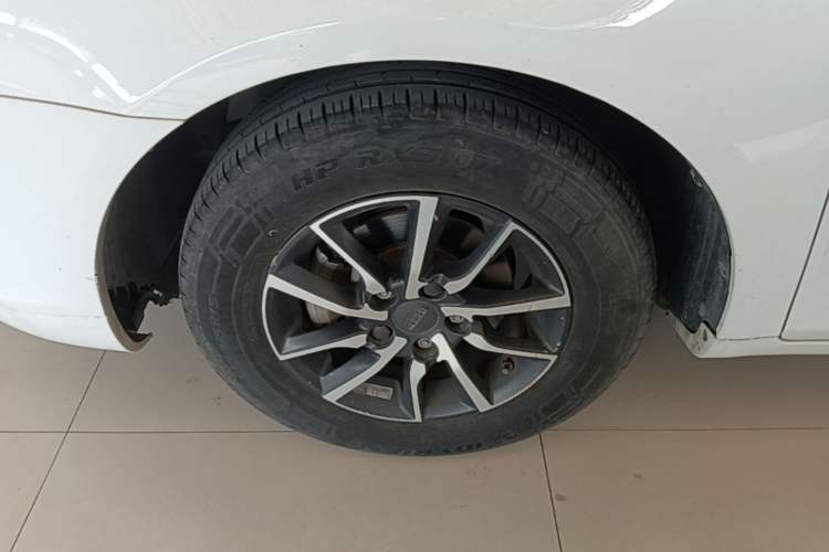Used Geely Auto Emgrand 2019 Leading Edition 1.5L Manual Fashion Model China VI Standard Left Front Wheel Hub
