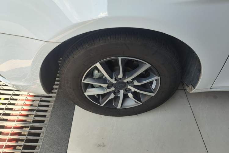 Used Geely Auto Emgrand 2019 Leading Edition 1.5L CVT Luxury Model China VI Standard Left Front Wheel Hub