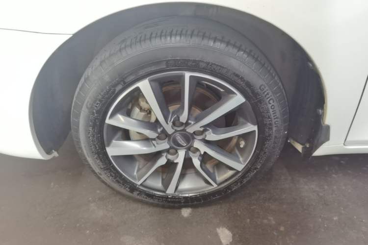 Used Geely Auto Emgrand 2019 Leading Edition 1.5L CVT Upward-Connected Model China VI Standard Left Front Wheel Hub