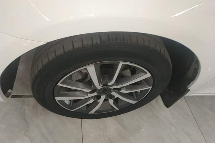 Used Geely Auto Emgrand 2019 Leading Edition 1.5L CVT Upward-Connected Model China VI Standard Left Front Wheel Hub