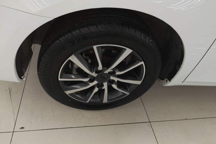 Used Geely Auto Emgrand 2019 Leading Edition 1.5L Manual Upgraded Connectivity Model China VI Standard Left Front Wheel Hub
