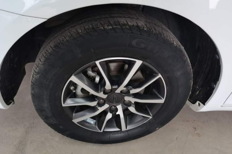 Used Geely Auto Emgrand 2019 Leading Edition 1.5L Manual Luxury Model China VI Standard Left Front Wheel Hub