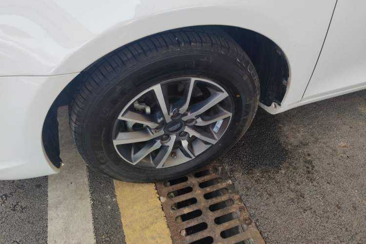 Used Geely Auto Emgrand 2019 Leading Edition 1.5L CVT Luxury Model China VI Standard Left Front Wheel Hub