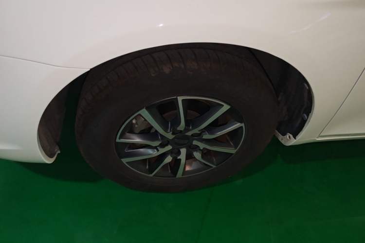Used Geely Auto Emgrand 2019 Leading Edition 1.5L Manual Fashion Model China VI Standard Left Front Wheel Hub