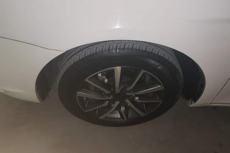 Used Geely Auto Emgrand 2019 Leading Edition 1.5L CVT Upward Asian Games Edition China VI Left Front Wheel Hub