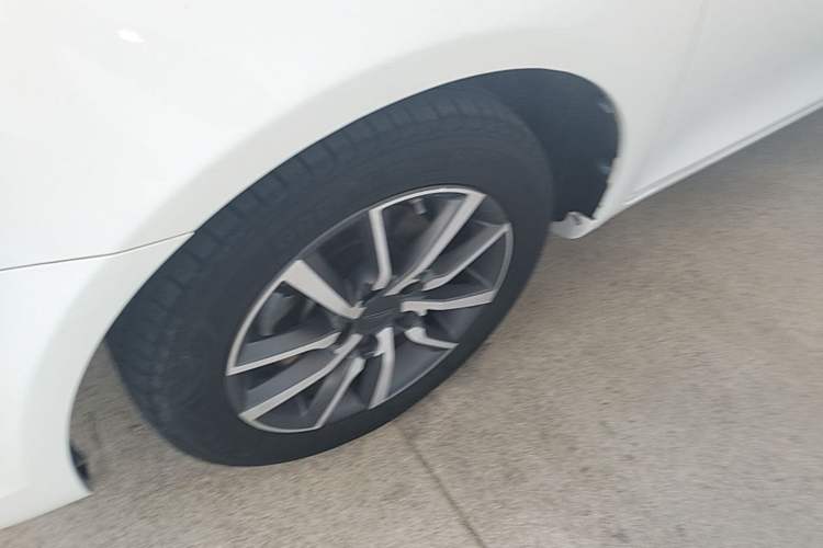 Used Geely Auto Emgrand 2019 Leading Edition 1.5L CVT Upward-Connected Model China VI Standard Left Front Wheel Hub