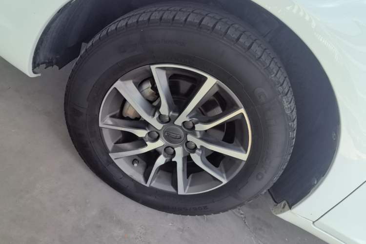Used Geely Auto Emgrand 2019 Leading Edition 1.5L CVT Luxury Model China VI Standard Left Front Wheel Hub
