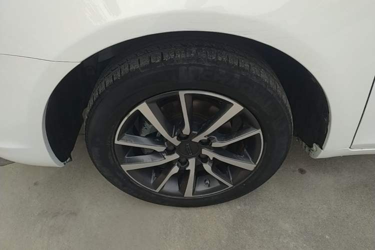 Used Geely Auto Emgrand 2019 Leading Edition 1.5L CVT Upward-Connected Model China VI Standard Left Front Wheel Hub