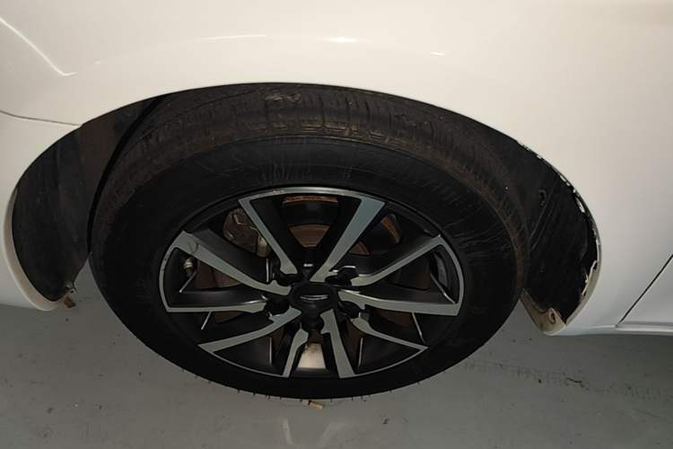 Used Geely Auto Emgrand 2019 Leading Edition 1.5L CVT Upward-Connected Model China VI Standard Left Front Wheel Hub
