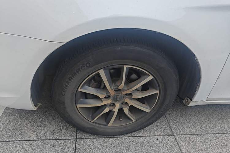 Used Geely Auto Emgrand 2019 Leading Edition 1.5L Manual Luxury Model China V Standard Left Front Wheel Hub