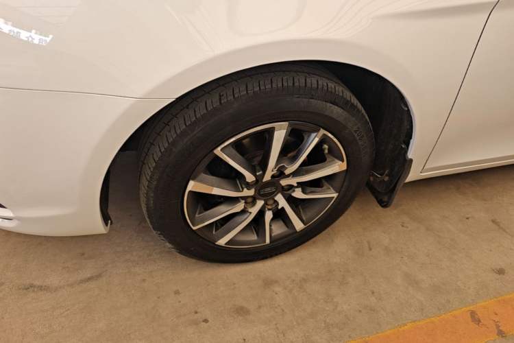 Used Geely Auto Emgrand 2019 Leading Edition 1.5L Manual Upgraded Connectivity Model China V Standard Left Front Wheel Hub