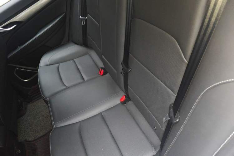 Used Geely Auto Emgrand 2019 Leading Edition 1.5L CVT Upward-Connected Model China VI Standard Left Rear Seat