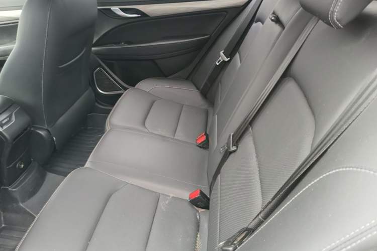 Used Geely Auto Emgrand 2019 Leading Edition 1.5L Manual Upgraded Connectivity Model China VI Standard Left Rear Seat