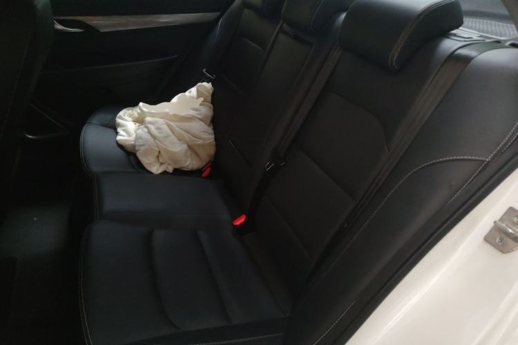 Used Geely Auto Emgrand 2019 Leading Edition 1.5L CVT Upward-Connected Model China VI Standard Left Rear Seat
