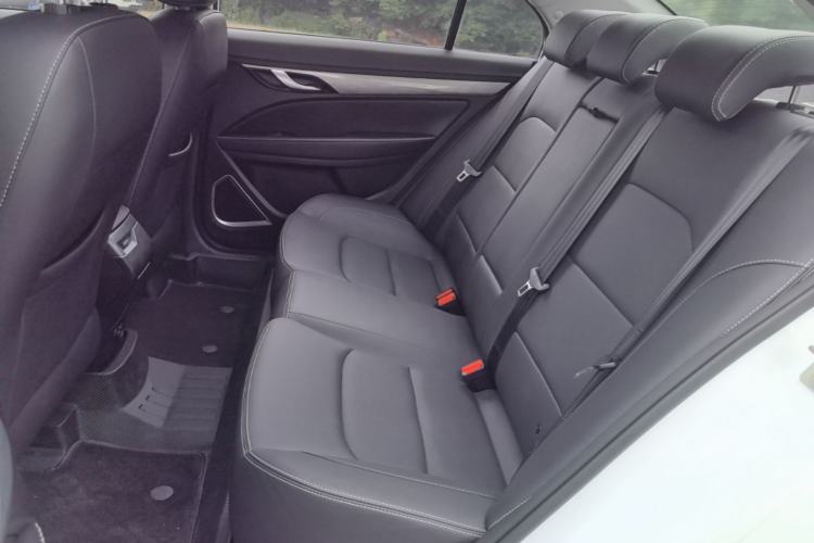 Used Geely Auto Emgrand 2019 Leading Edition 1.5L Manual Luxury Model China VI Standard Left Rear Seat