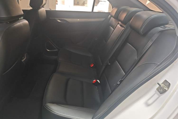 Used Geely Auto Emgrand 2019 Leading Edition 1.5L CVT Luxury Model China VI Standard Left Rear Seat