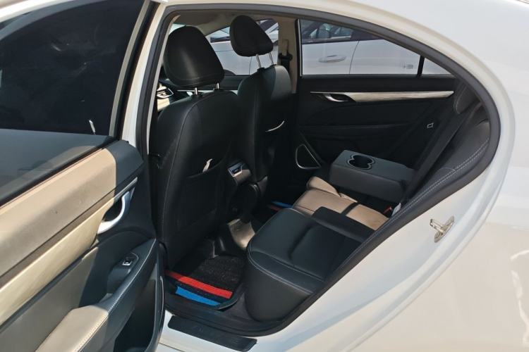 Used Geely Auto Emgrand 2019 Leading Edition 1.5L Manual Luxury Model China VI Standard Left Rear Seat