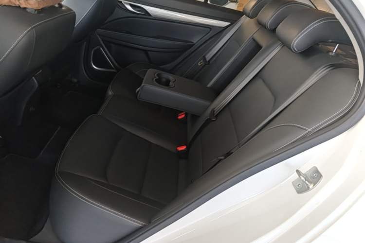 Used Geely Auto Emgrand 2019 Leading Edition 1.5L CVT Luxury Model China VI Standard Left Rear Seat
