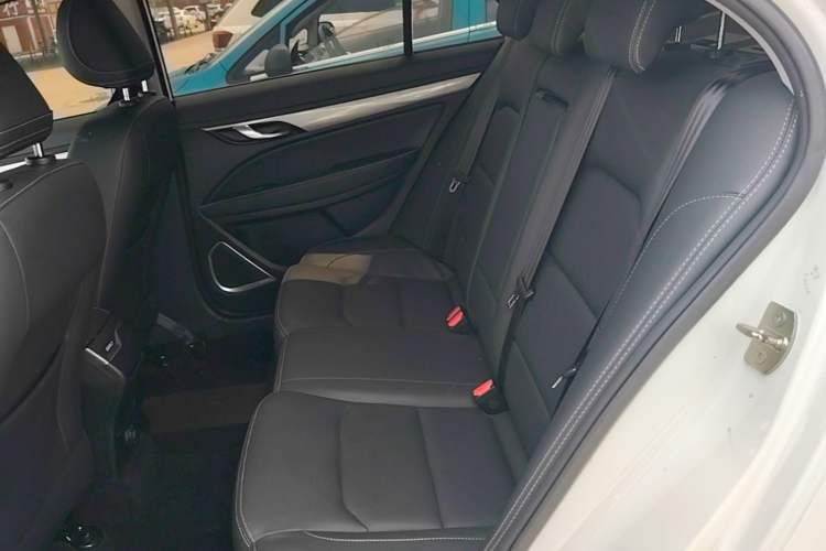 Used Geely Auto Emgrand 2019 Leading Edition 1.5L Manual Luxury Model China VI Standard Left Rear Seat