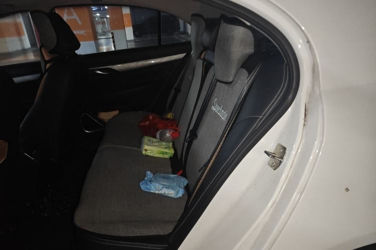 Used Geely Auto Emgrand 2019 Leading Edition 1.5L CVT Upward-Connected Model China VI Standard Left Rear Seat