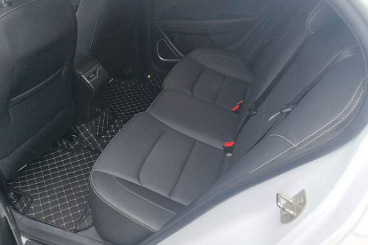 Used Geely Auto Emgrand 2019 Leading Edition 1.5L CVT Luxury Model China VI Standard Left Rear Seat