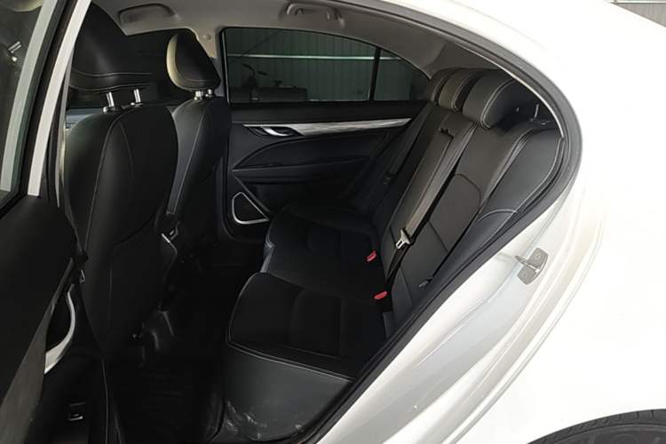 Used Geely Auto Emgrand 2019 Leading Edition 1.5L CVT Luxury Model China VI Standard Left Rear Seat