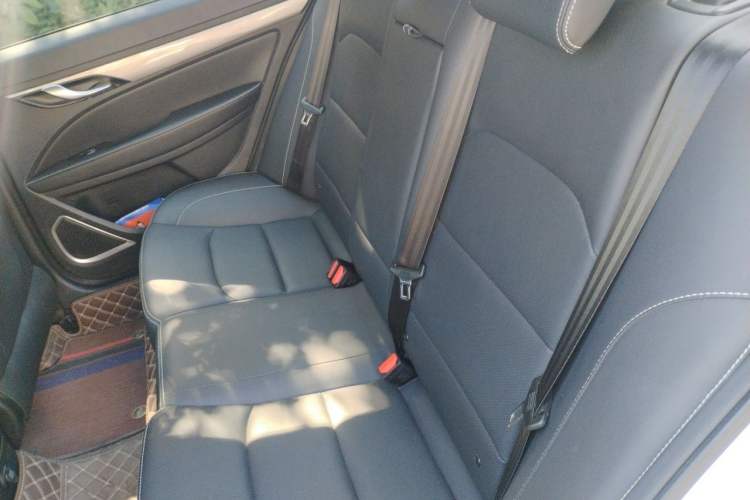 Used Geely Auto Emgrand 2019 Leading Edition 1.5L CVT Upward-Connected Model China VI Standard Left Rear Seat
