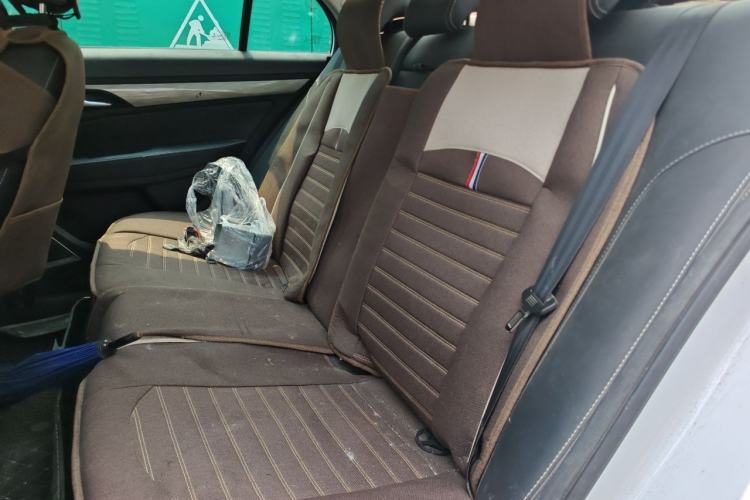 Used Geely Auto Emgrand 2019 Leading Edition 1.5L CVT Upward-Connected Model China VI Standard Left Rear Seat