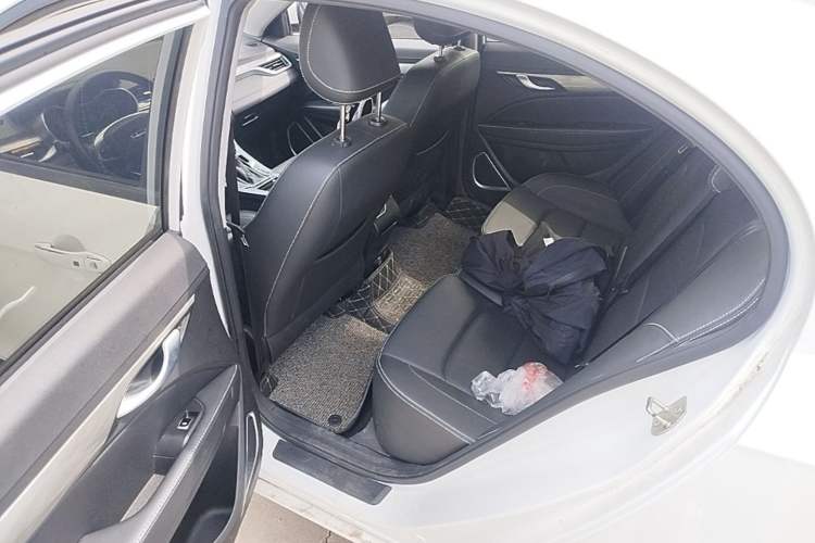 Used Geely Auto Emgrand 2019 Leading Edition 1.5L CVT Luxury Model China VI Standard Left Rear Seat