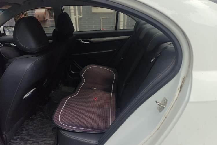 Used Geely Auto Emgrand 2019 Leading Edition 1.5L Manual Luxury Model China VI Standard Left Rear Seat