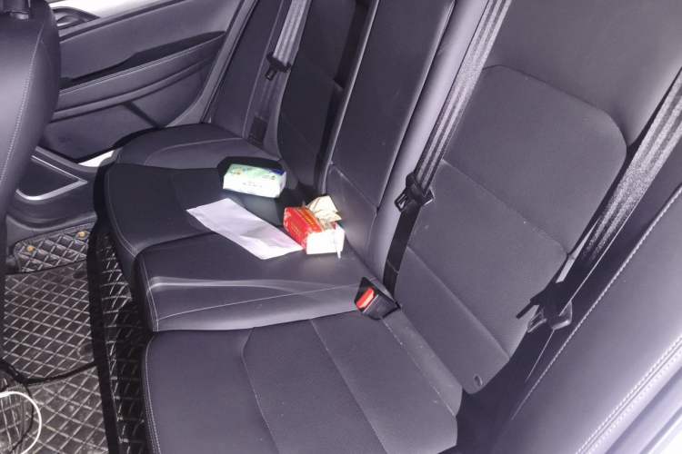 Used Geely Auto Emgrand 2019 Leading Edition 1.5L CVT Luxury Model China VI Standard Left Rear Seat
