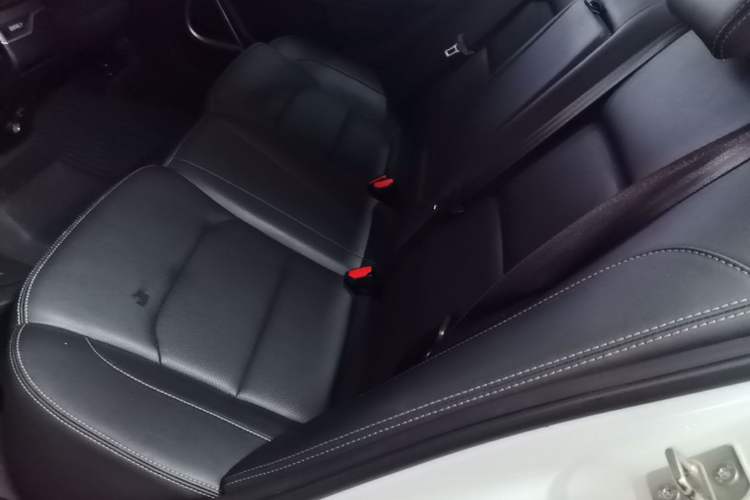 Used Geely Auto Emgrand 2019 Leading Edition 1.5L CVT Luxury Model China VI Standard Left Rear Seat