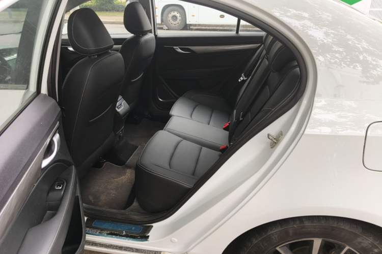 Used Geely Auto Emgrand 2019 Leading Edition 1.5L CVT Upward-Connected Model China VI Standard Left Rear Seat