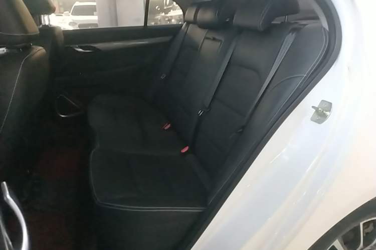 Used Geely Auto Emgrand 2019 Leading Edition 1.5L CVT Luxury Model China VI Standard Left Rear Seat